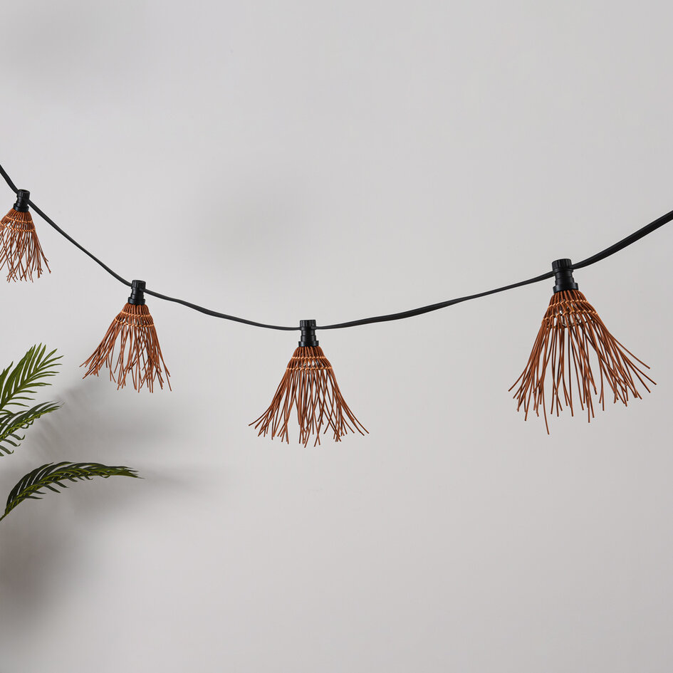 Prikkabel kap in donkere houtkleurige rotanlook