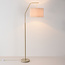 Gebogen vloerlamp Pedro met geplooide kap in beige