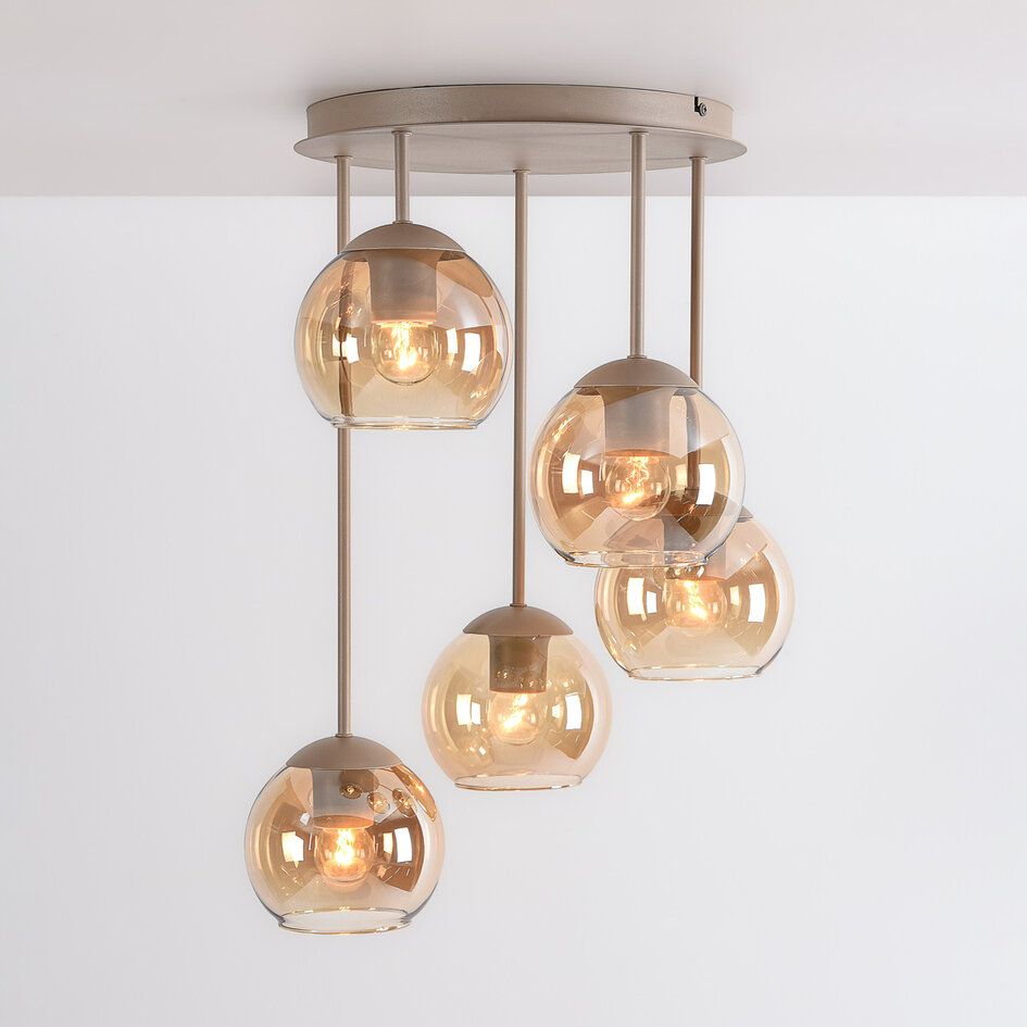 Plafondlamp Carato met 5 amber glazen bollen - beige