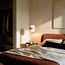 Hanglamp Yuki met travertin en melkwit glas - beige