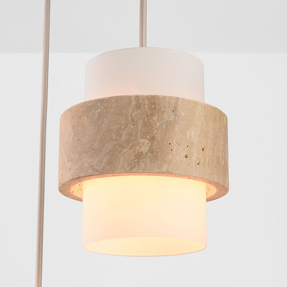 Hanglamp Sani met 3 kappen van travertin en melkwit glas - beige