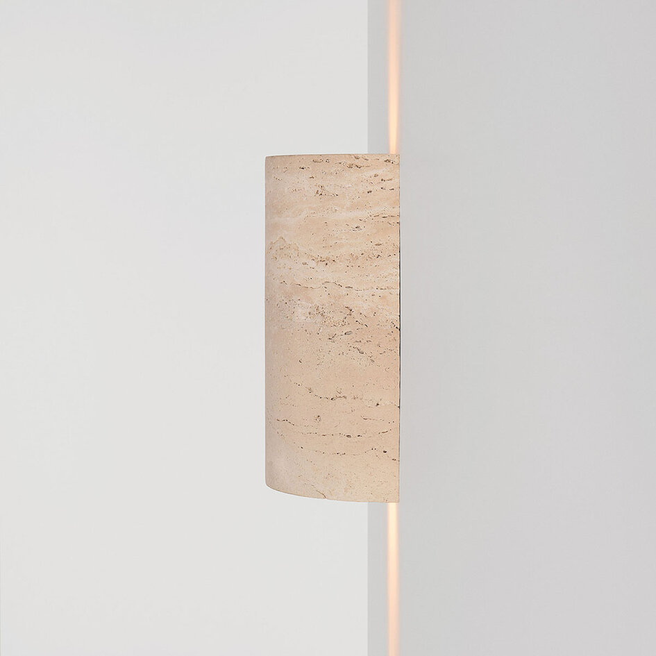 Wandlamp Olly van travertin
