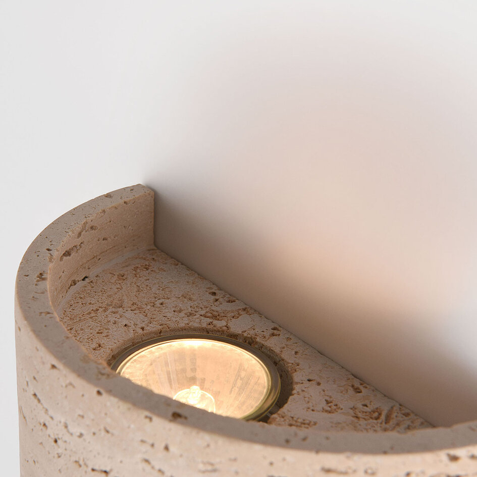 Wandlamp Olly van travertin
