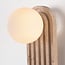 Wandlamp Dorie van travertin met glazen bol