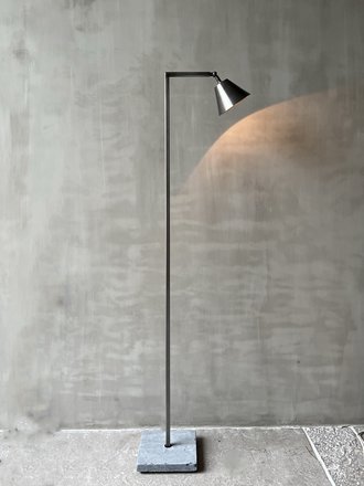 Aura Peeperkorn Vloerlamp met kelk Aura Peeperkorn Vloerlamp met kelk