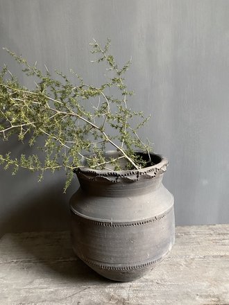 Aura Peeperkorn Clay pot Fiona