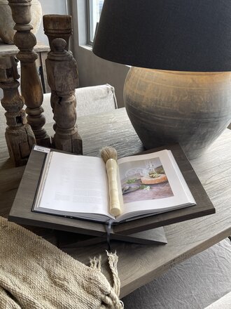 Aura Peeperkorn Boekenstandaard Aura Peeperkorn Boekenstandaard