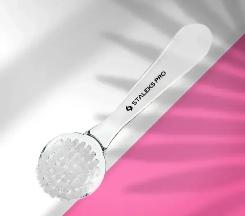 Staleks Manicure brush EXPERT 01 for dust removal (with cover)