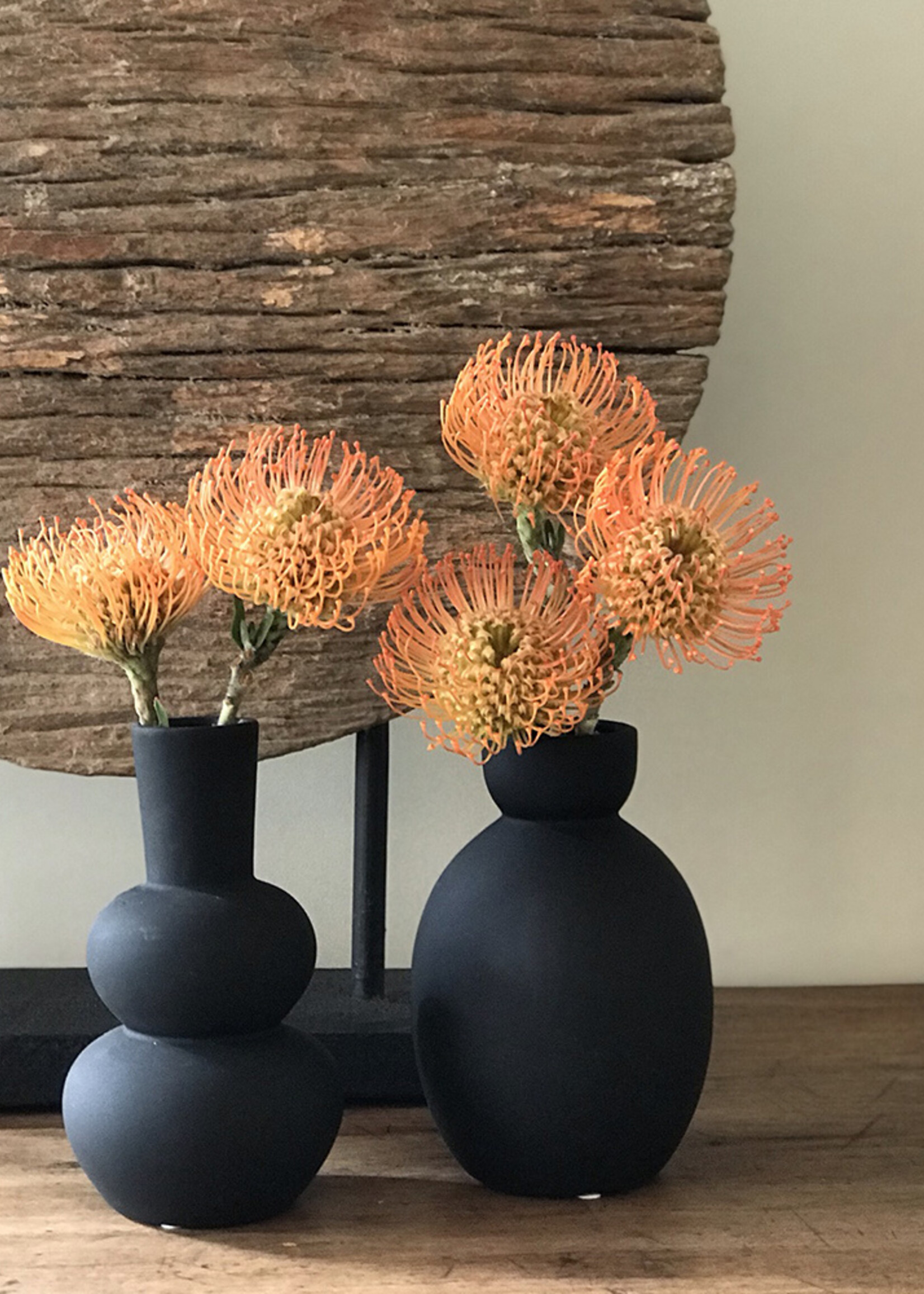 Gusta  Vase en céramique noire mate