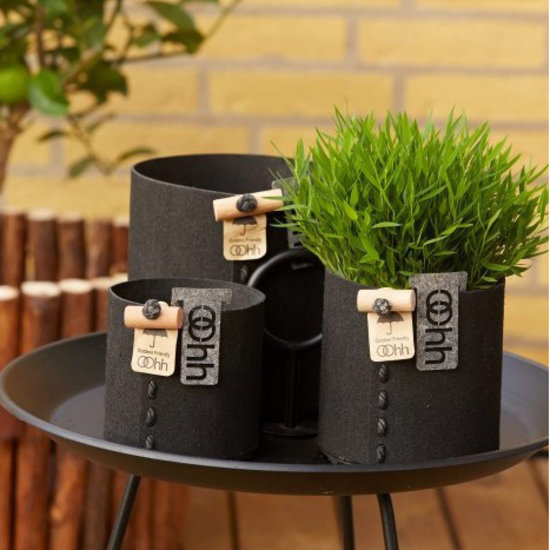 Onderhoud pin Vrijwillig Zwarte bloempot in eco-vilt outdoor, klein model - The Present Perfect