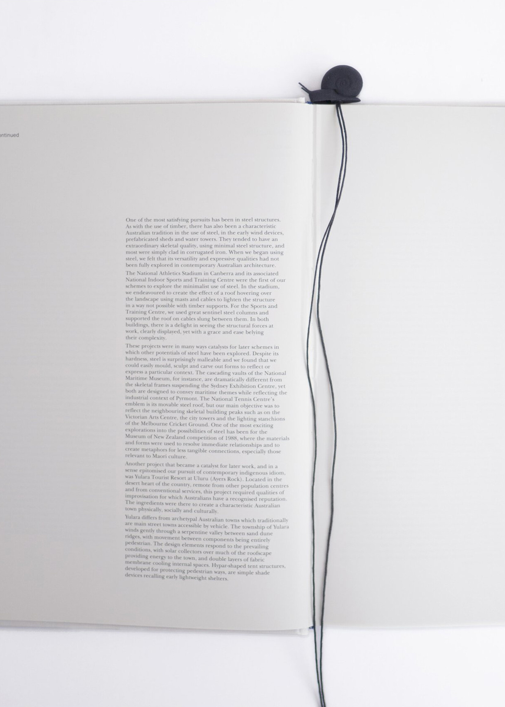 Studio Macura SPORO zwarte bladwijzer