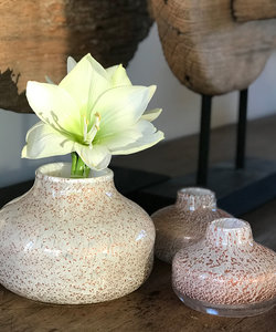 Grand vase plat dans des teintes cuivrées