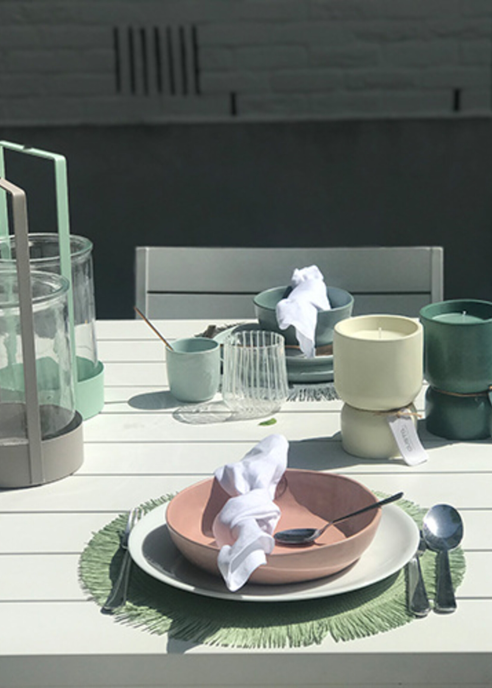 Gusta Lampe à vent en verre dans un support métallique taupe