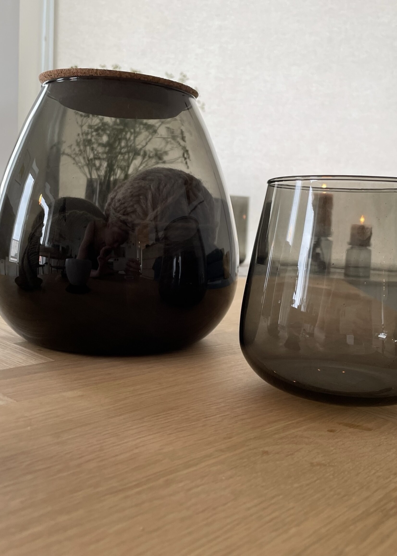 Oohh Vase sphérique noir en verre recyclé