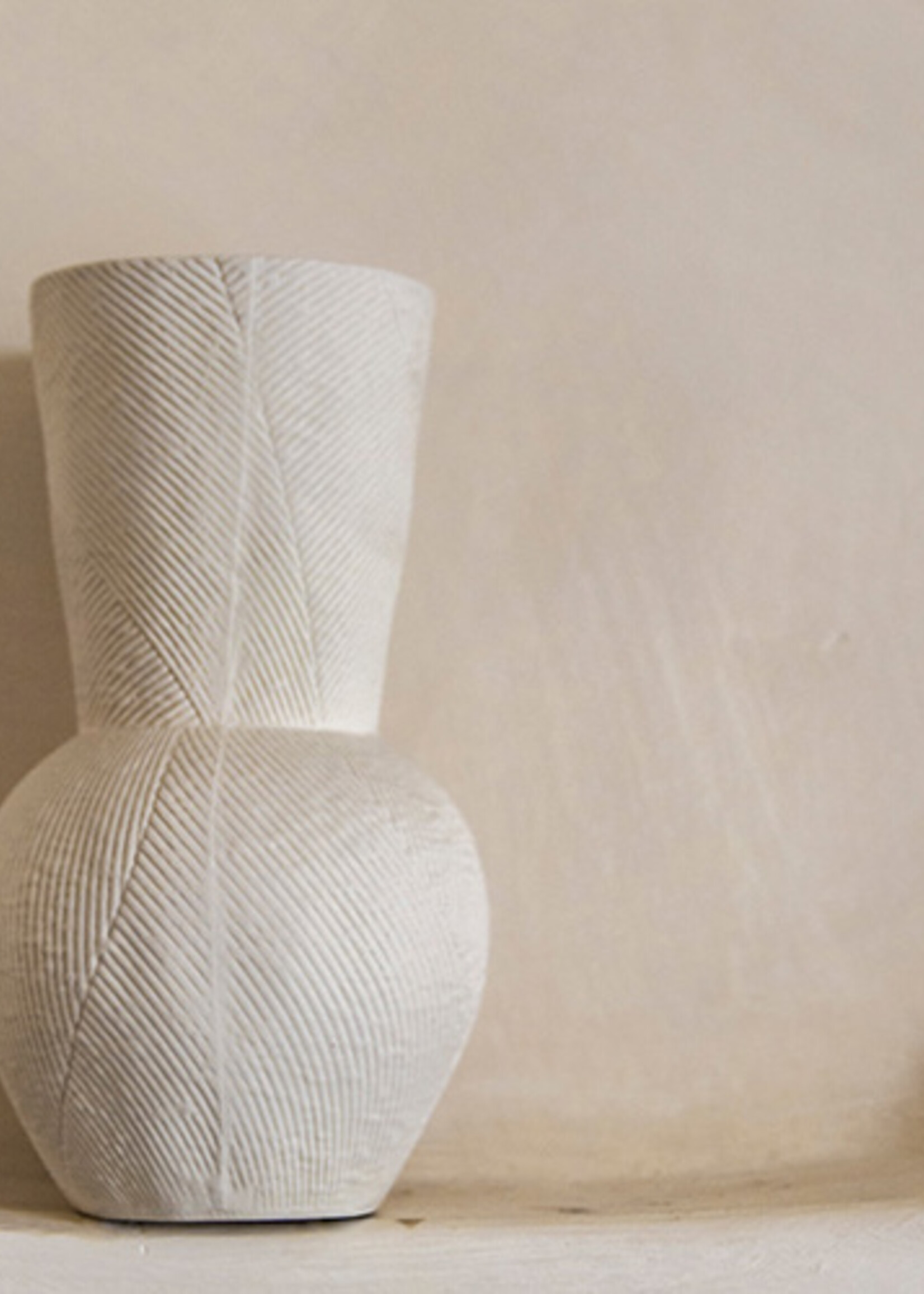 Gusta Vase en forme de calice avec des lignes