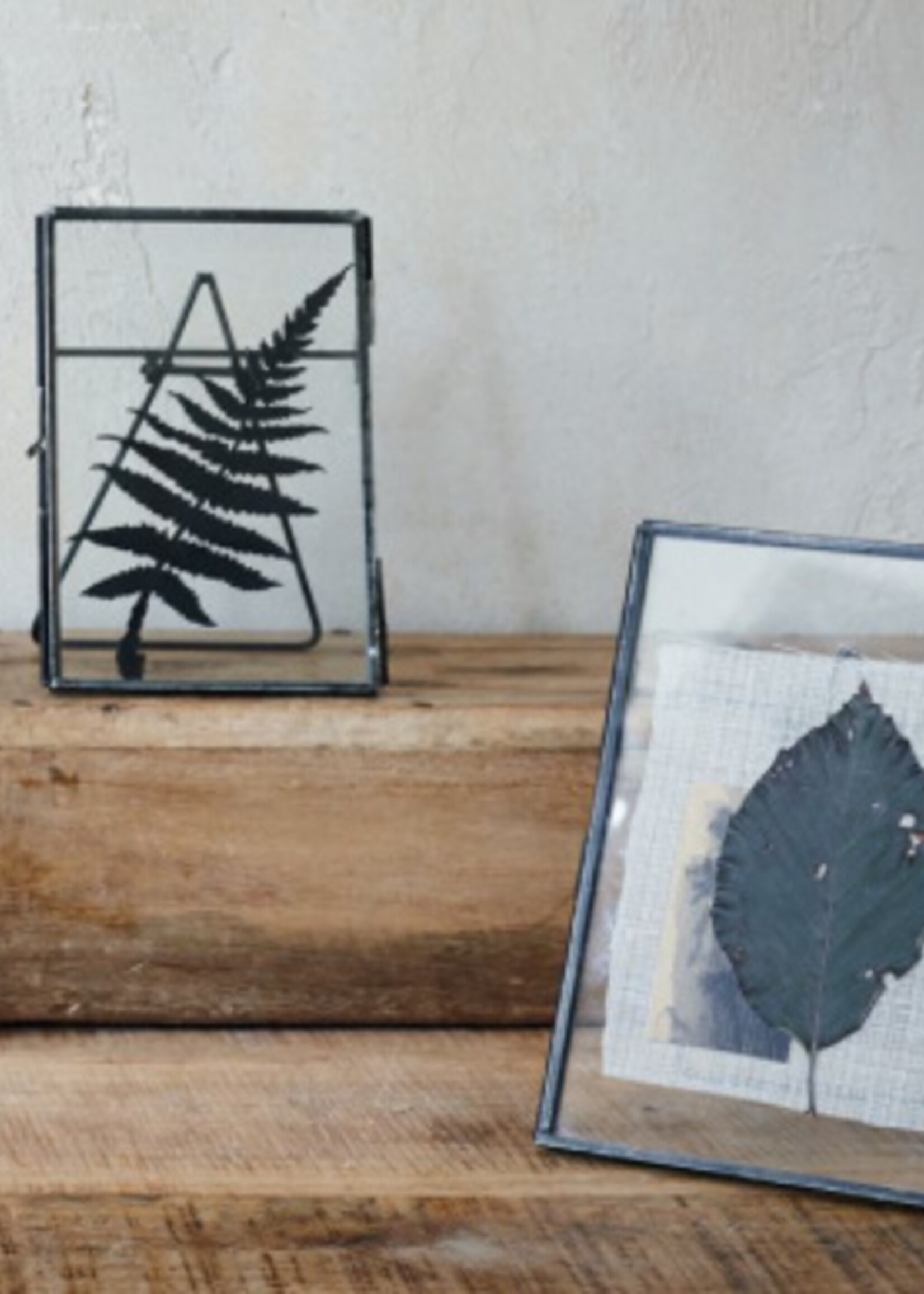 Nkuku Grand cadre debout , format portrait, bords en noir