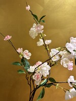 Kleine zachtrose  bloesem met blad