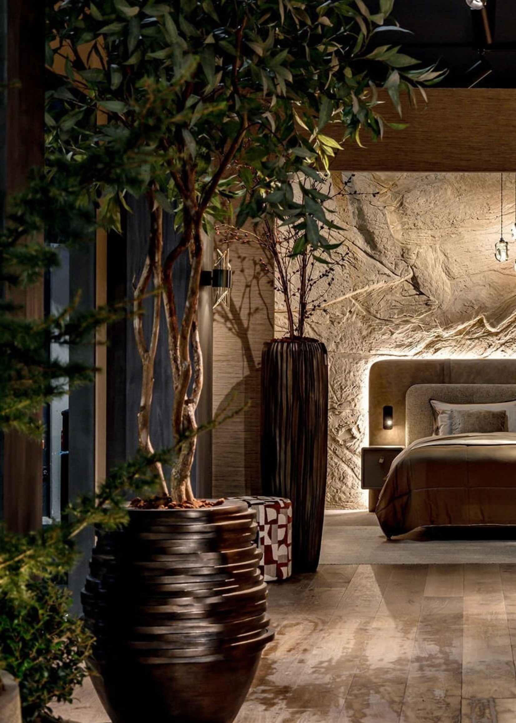 Pot & Vaas Bronskleurige  hoge  pot Lia Coal    117 cm