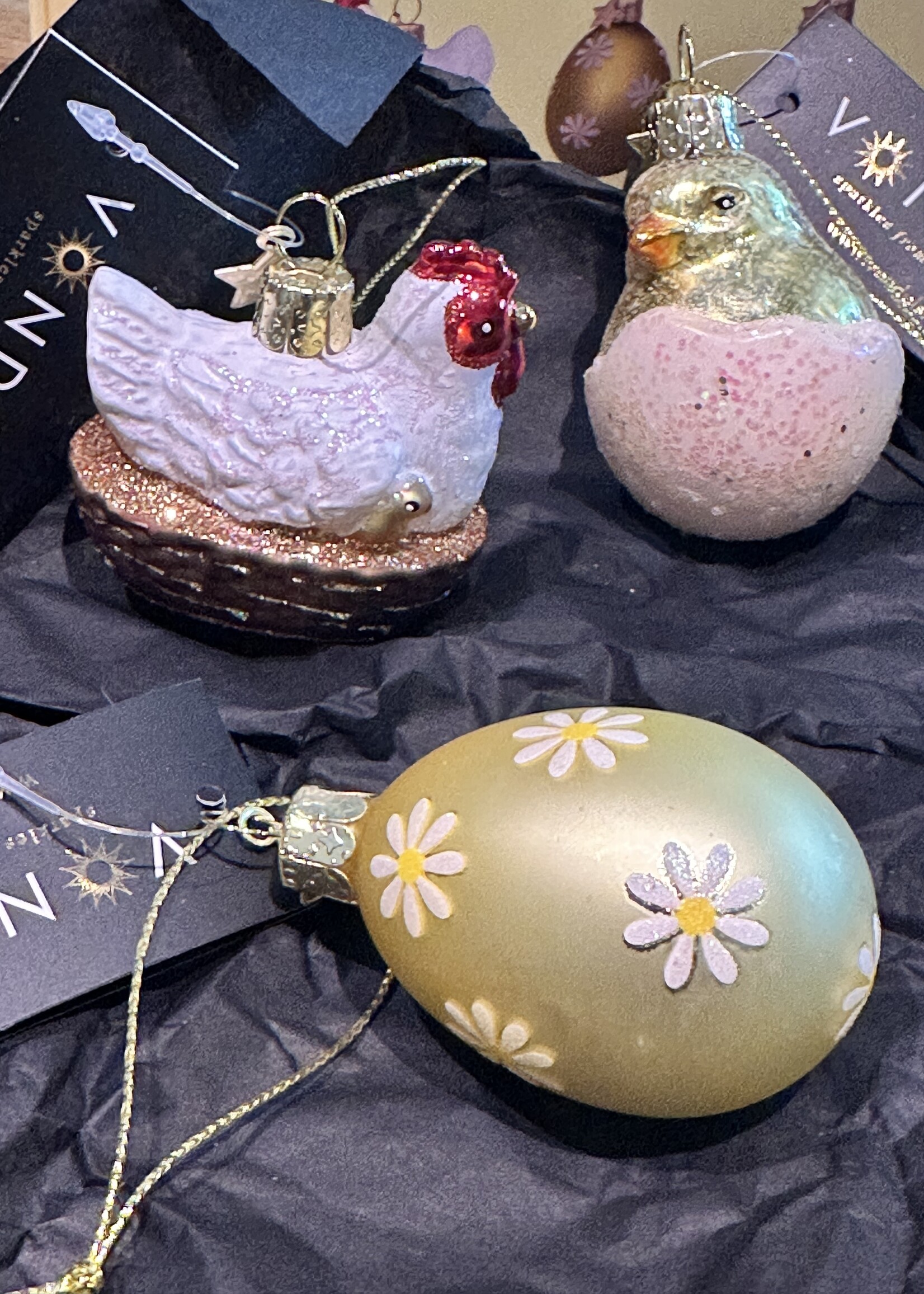 Vondels Pasen  ornament set , kip in een mand, ei & kip