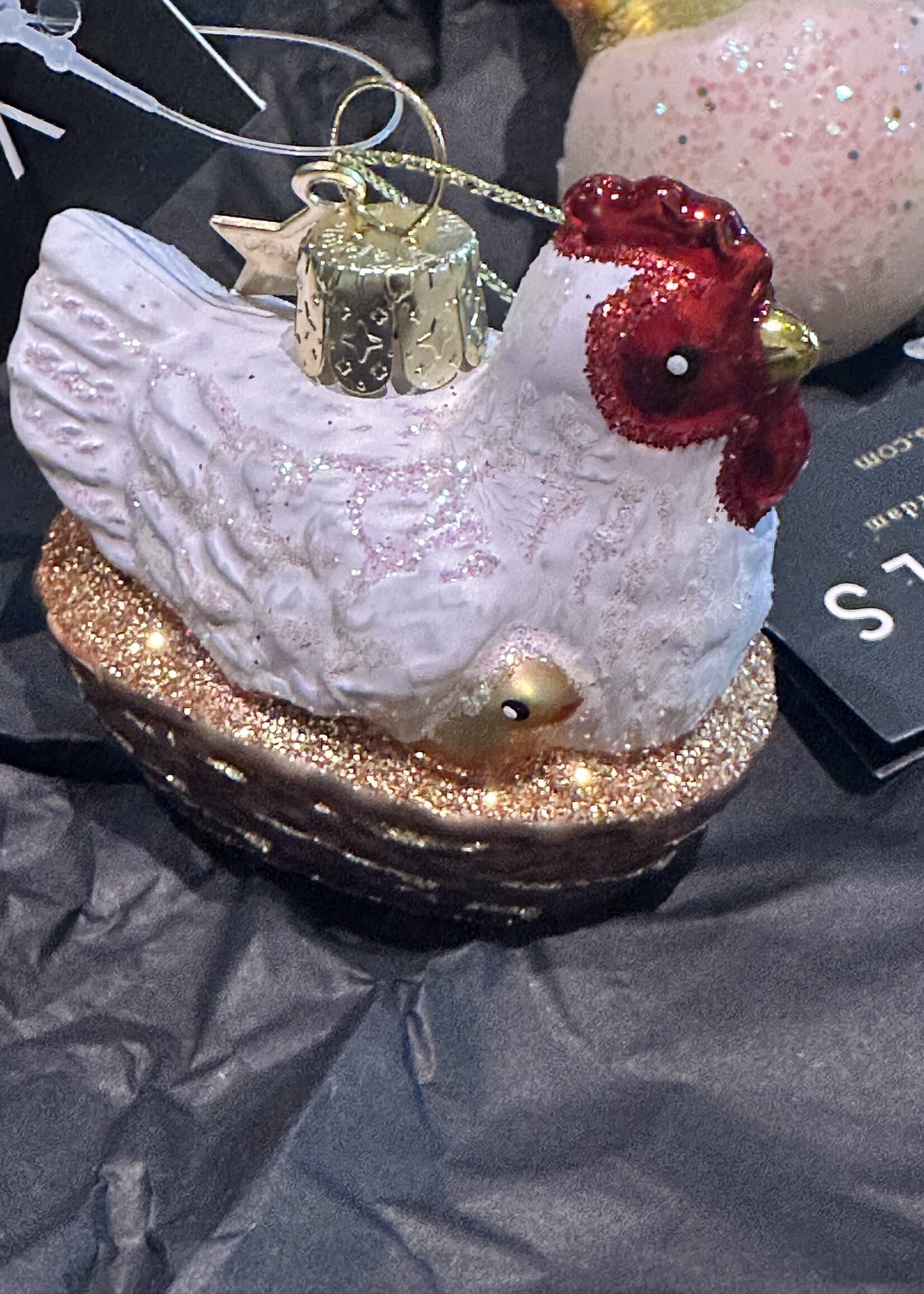 Vondels Pasen  ornament set , kip in een mand, ei & kip