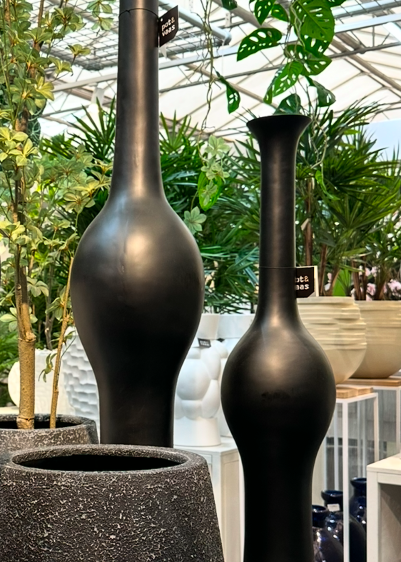 Pot & Vaas Slanke hoge vaas, Bella in  Zwart mat  H 110 cm