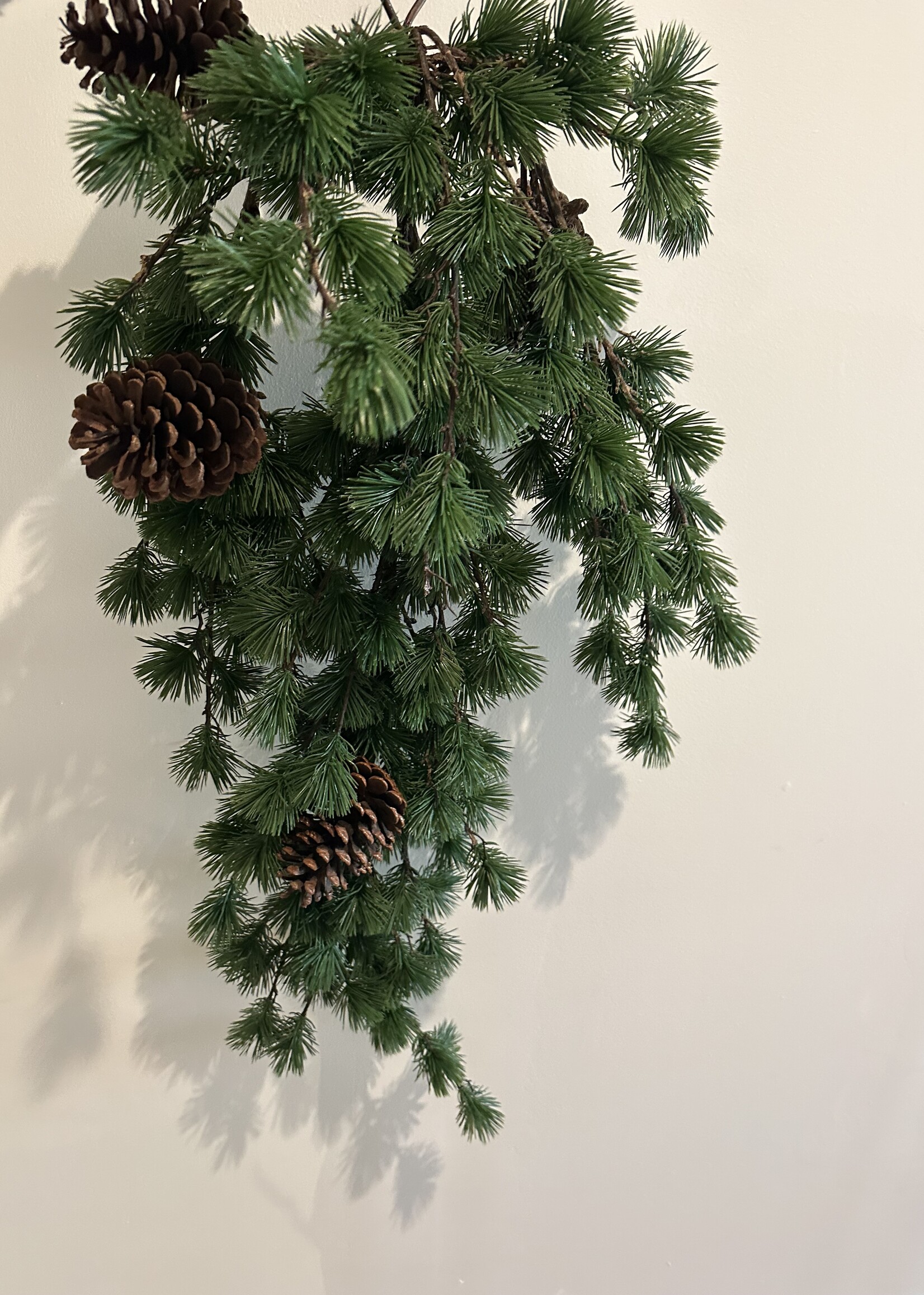 Country Kunsthanger  lange den met grote dennen appels