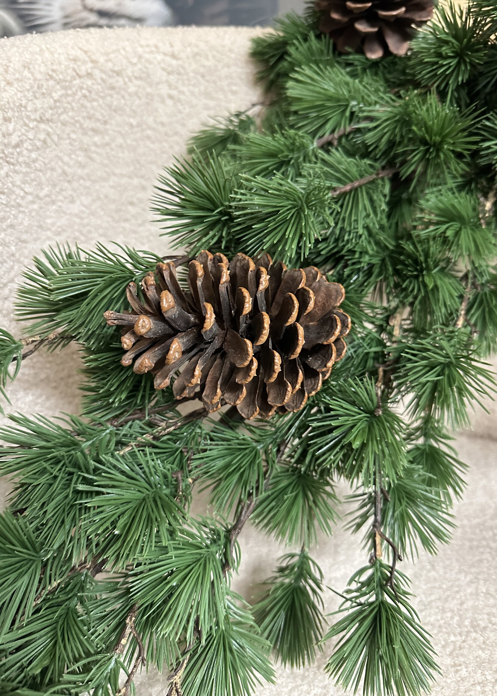 Kunsthanger  lange den met grote dennen appels