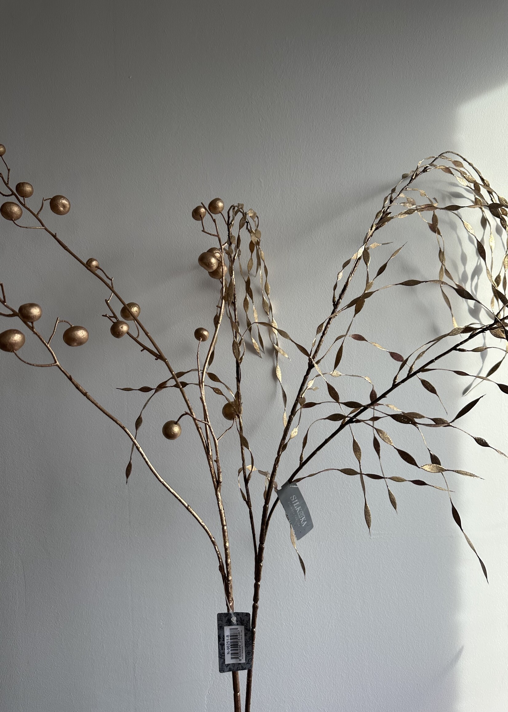 Goudkleurige tak met balletjes