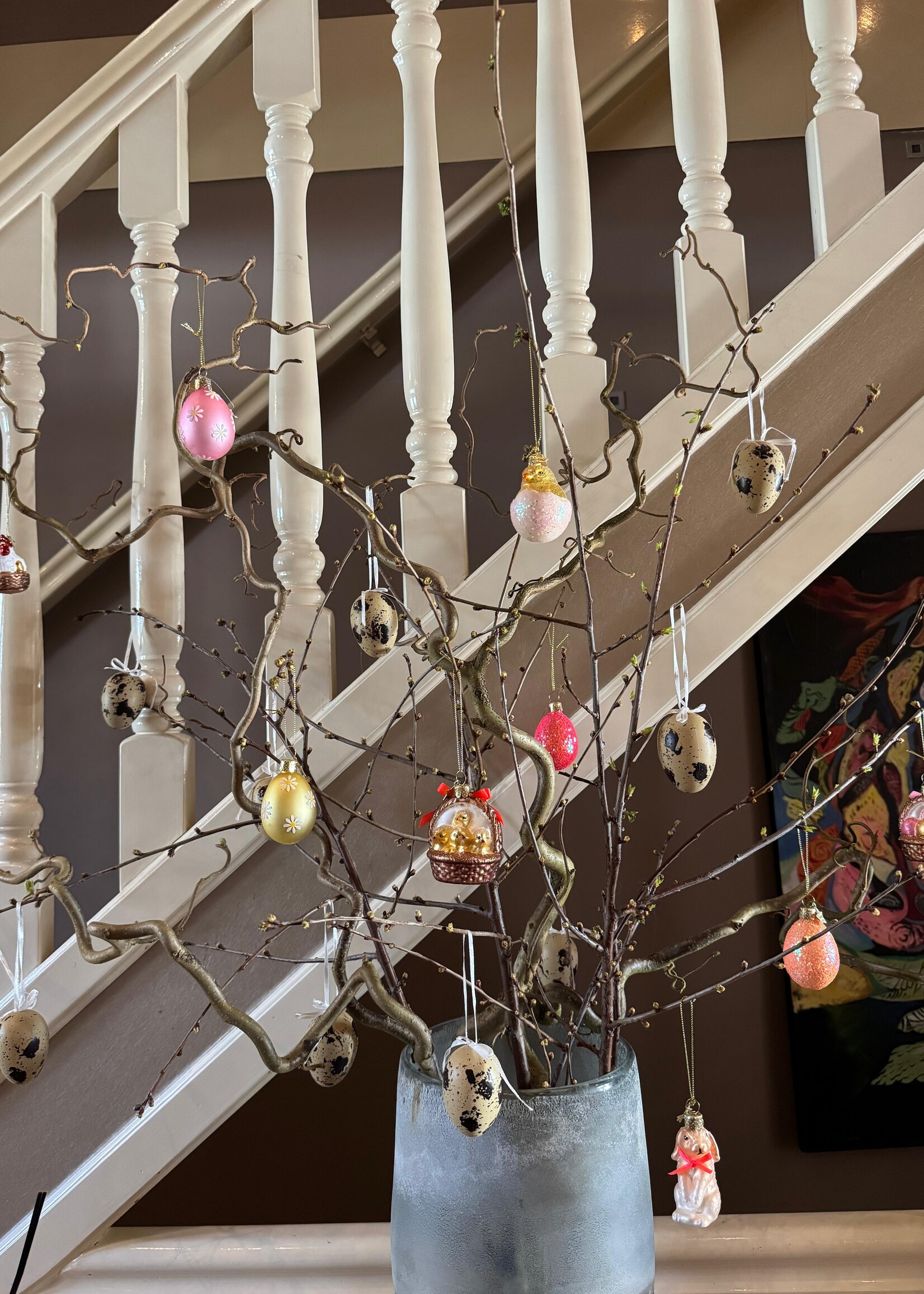 Vondels Pasen  ornament set,2 eieren en mandje met kuikentjes