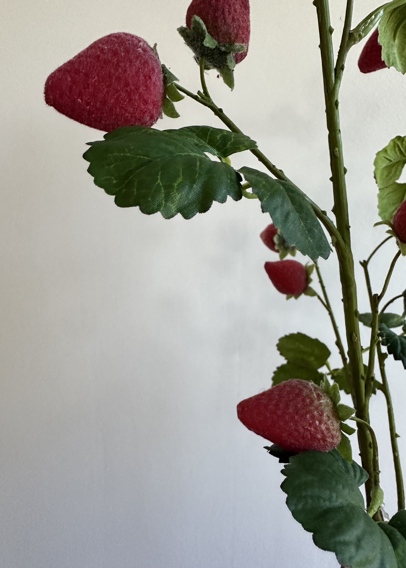 Silk-ka  Aardbeien tak  70  cm