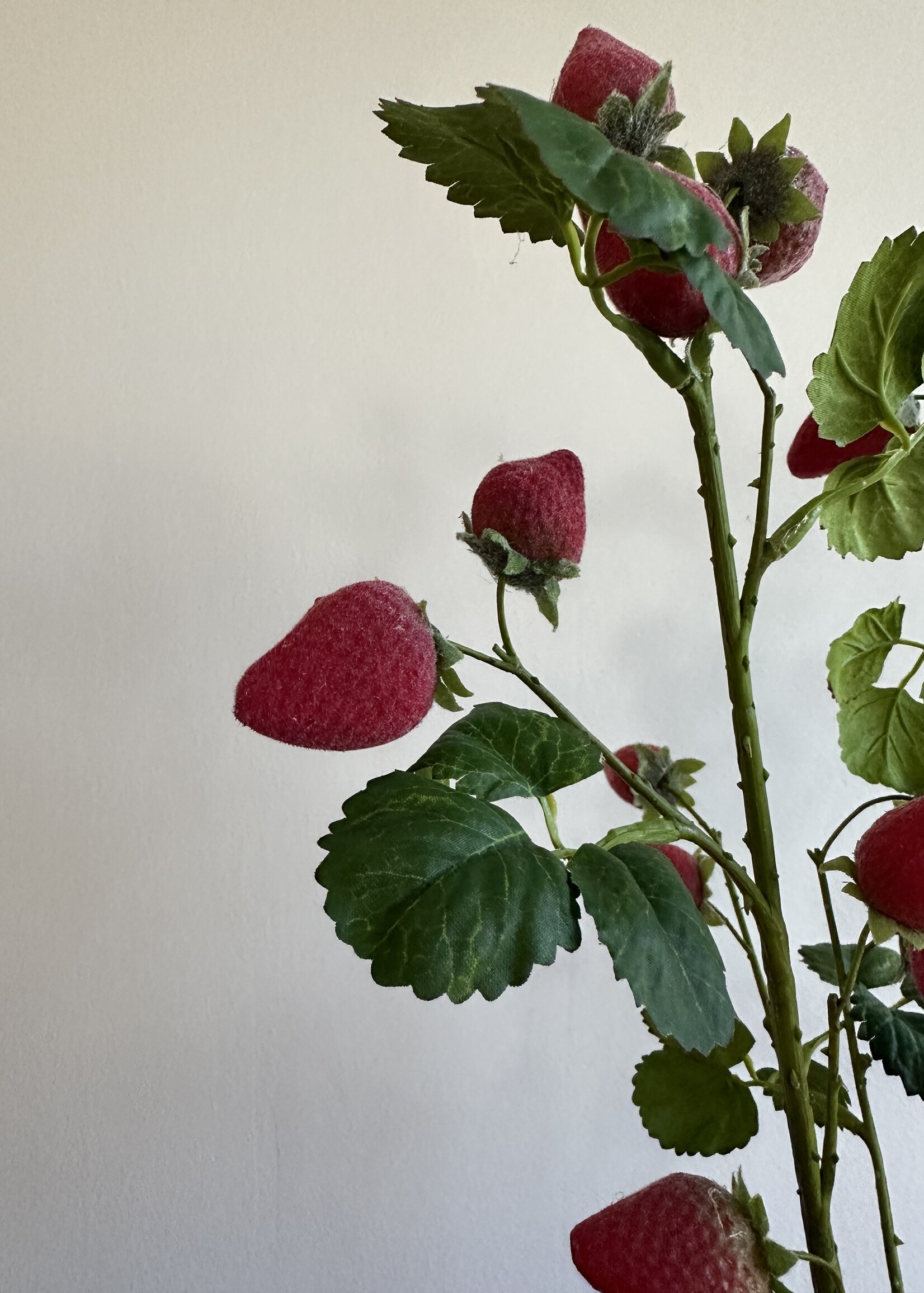 Silk-ka  Aardbeien tak  70  cm