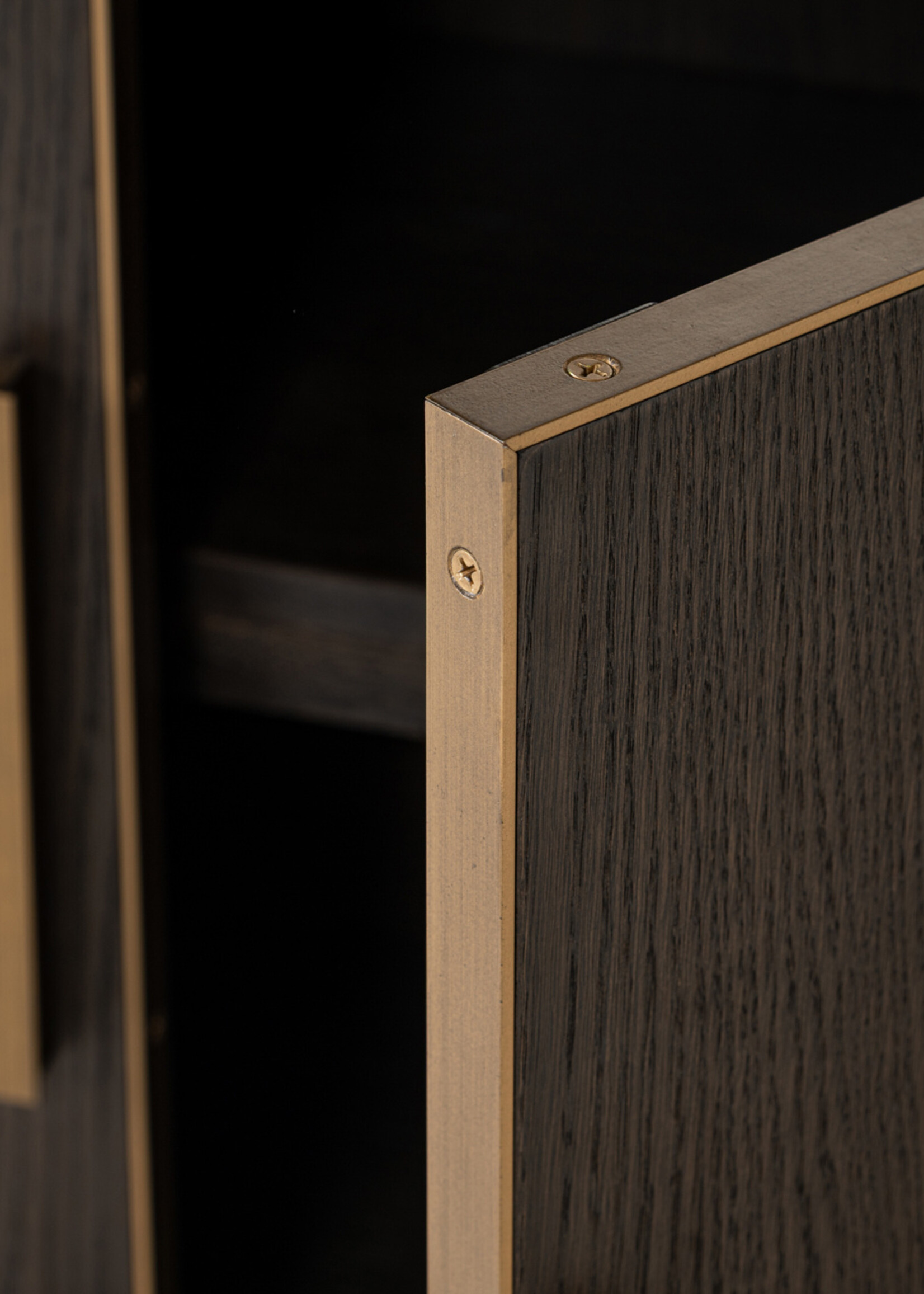 Richmond interiors Vakkenkast Carter bruin n large 4-deurs
