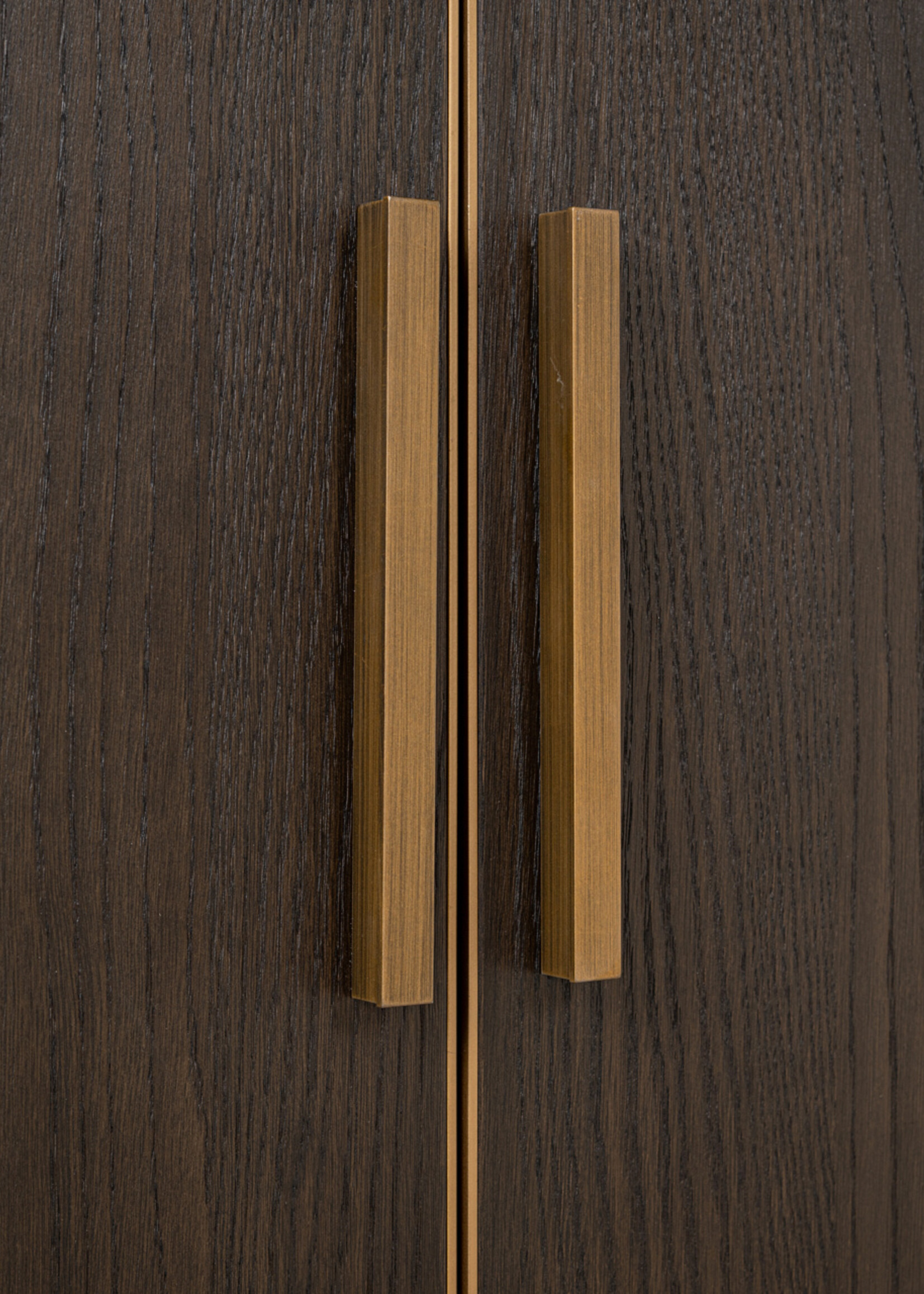 Richmond interiors Vakkenkast Carter bruin n large 4-deurs