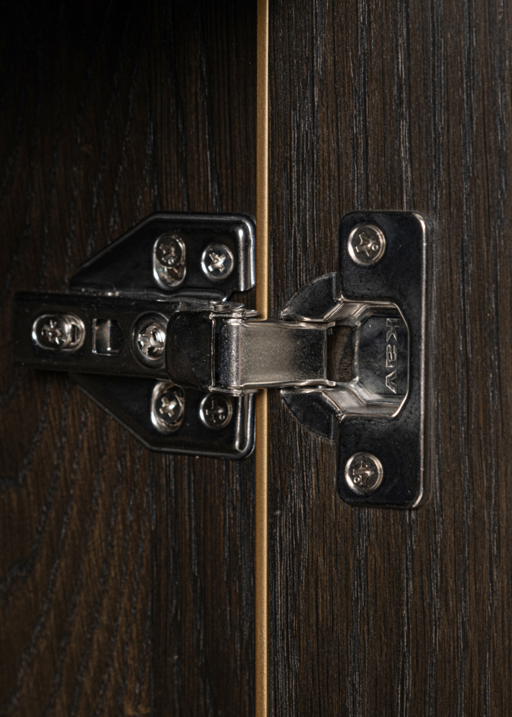 Richmond interiors Vakkenkast Carter bruin n large 4-deurs