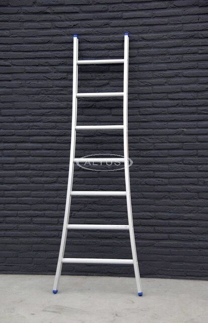 Solide Professionele enkele ladder 7 treden met uitgebogen voet