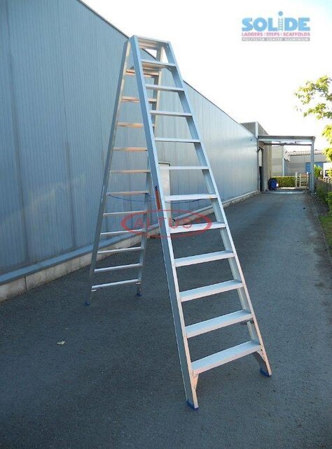 Solide dubbele professionele trapladder model DT 2x12 treden