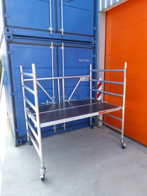 BIG-1 Kamersteiger 1.35m x 1.85m x 1.90m met 2 x platform 1.90m