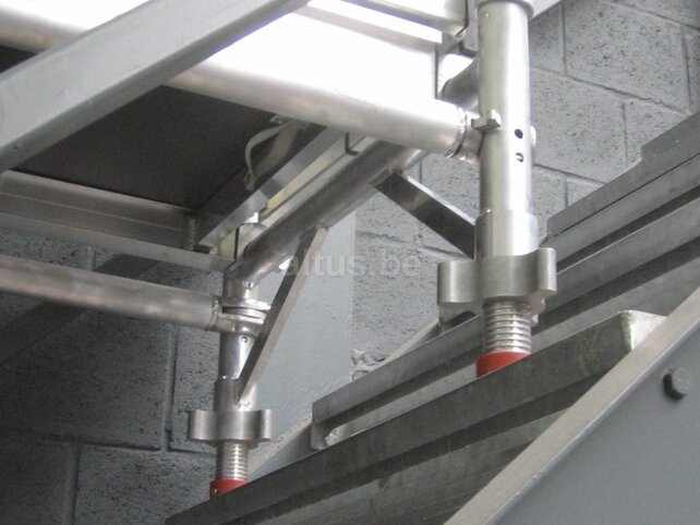 Big-1 trapgat steiger 1.85 x 1.90m compleet