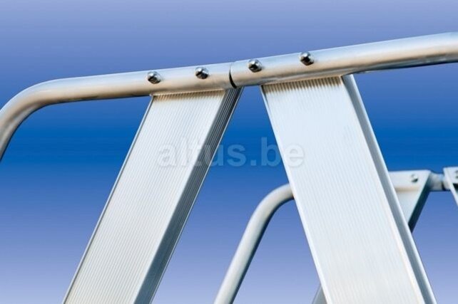 Solide professioneel platform dubbele toegang  2 x 7 treden 1.75m