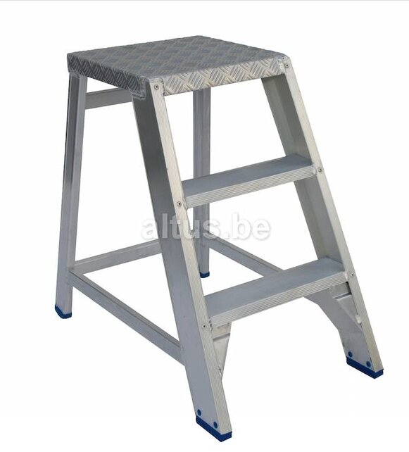Solide professionele montage trap 3 treden inclusief bordes