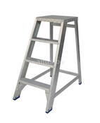 Solide professionele montage trap 4 treden inclusief bordes