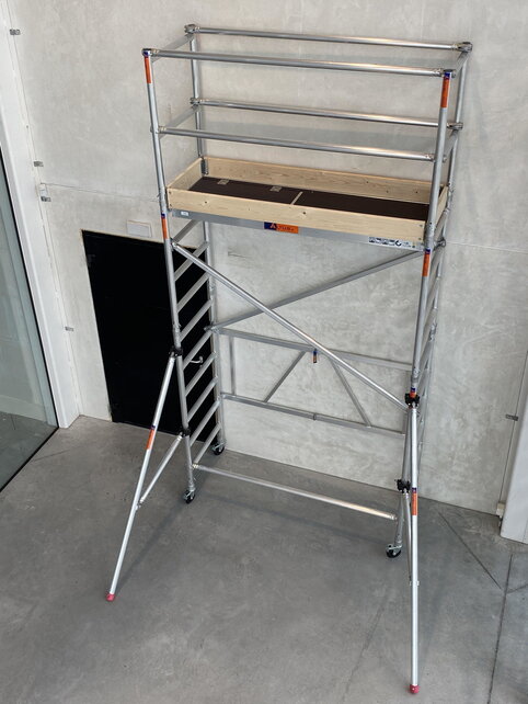 Prof. kamersteiger 2.93m stahoogte = 4.93m werkhoogte