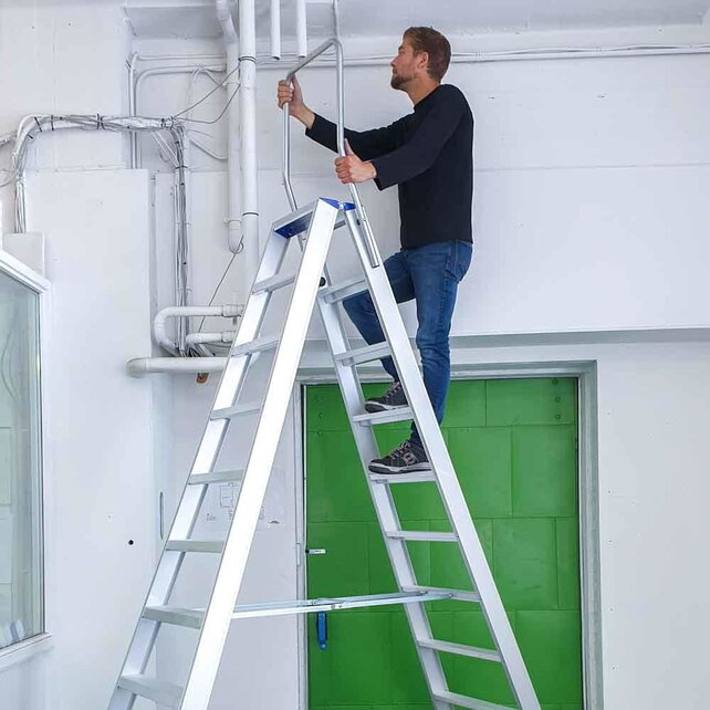Dubbele trapladder 2x10-treden- stahoogte 2.50m