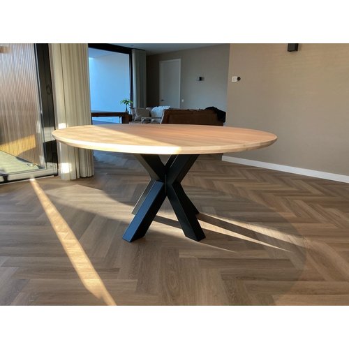 Elarin | Tijdloze ronde tafel Elarin | Tijdloze ronde tafel