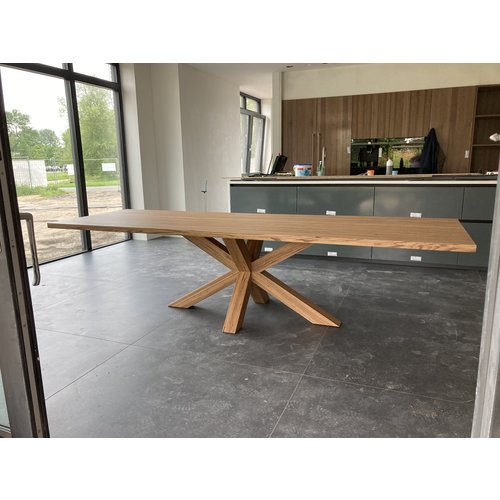 Zebrano tafel met zebrano spinpoot