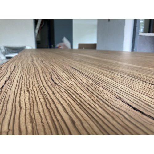 Zebrano tafel met zebrano spinpoot