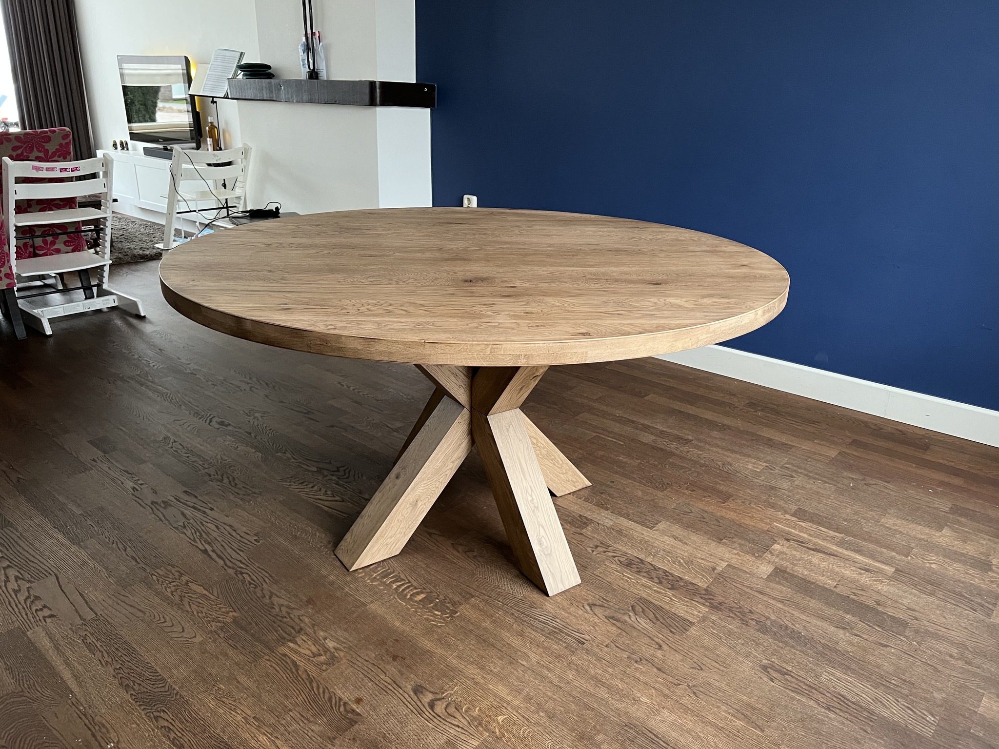 Vorige knoop Pracht Eiken ronde tafel met eiken spinpoot kopen? - Houtentafelshop.nl