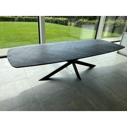 Visgraat eettafel Linel | Deens ovaal | Zwart