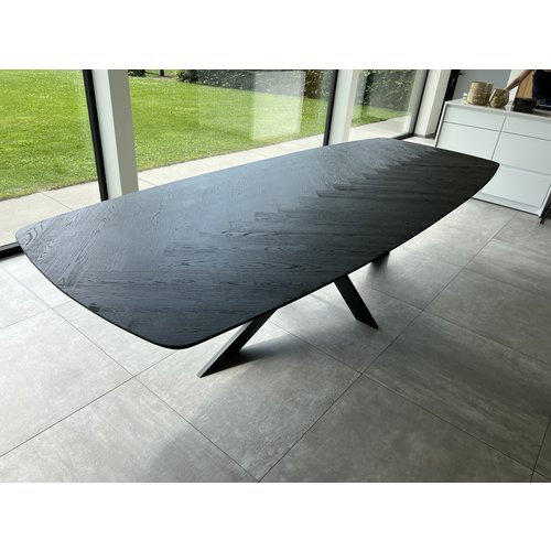 Visgraat eettafel Linel | Deens ovaal | Zwart