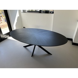 Visgraat eettafel Junau | Ovaal | Zwart